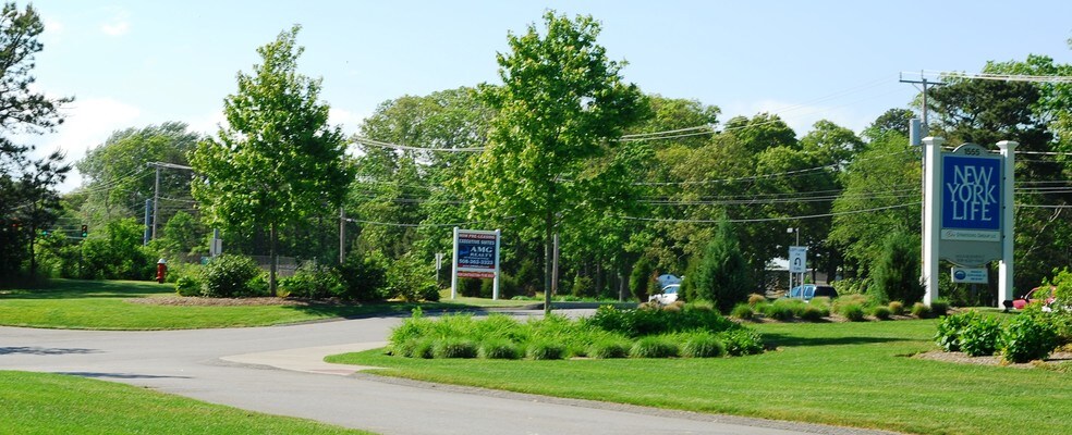 1575 Iyannough Rd, Hyannis, MA à vendre - Photo du bâtiment - Image 2 de 34