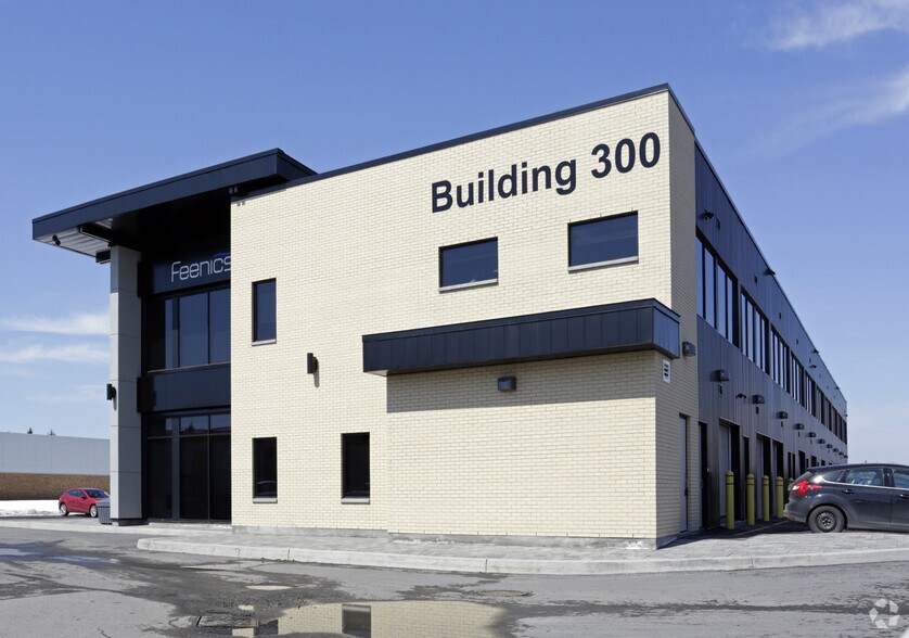 2310 St Laurent Blvd, Ottawa, ON à louer - Photo du bâtiment - Image 3 de 8