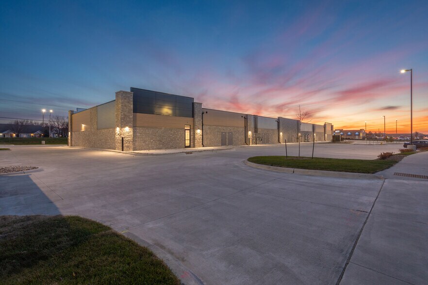 505 E Hickman, Waukee, IA à louer - Photo du bâtiment - Image 3 de 10