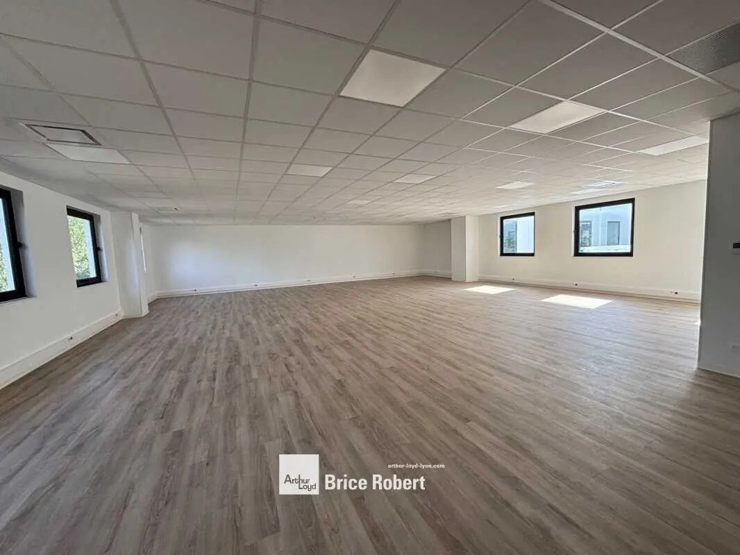 Office in Limonest for lease Building Photo- Image 1 of 16