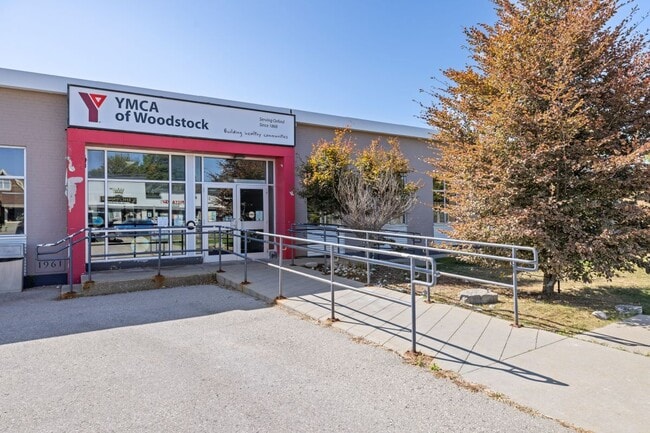 More details for 808 Dundas St, Woodstock, ON - Retail for Sale