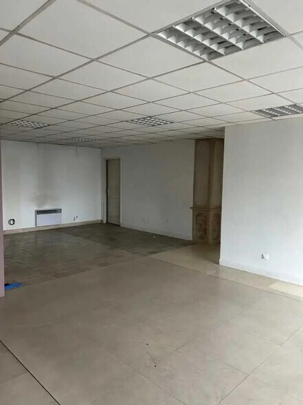 Office in Saint-Étienne-du-Rouvray for lease - Interior Photo - Image 2 of 7