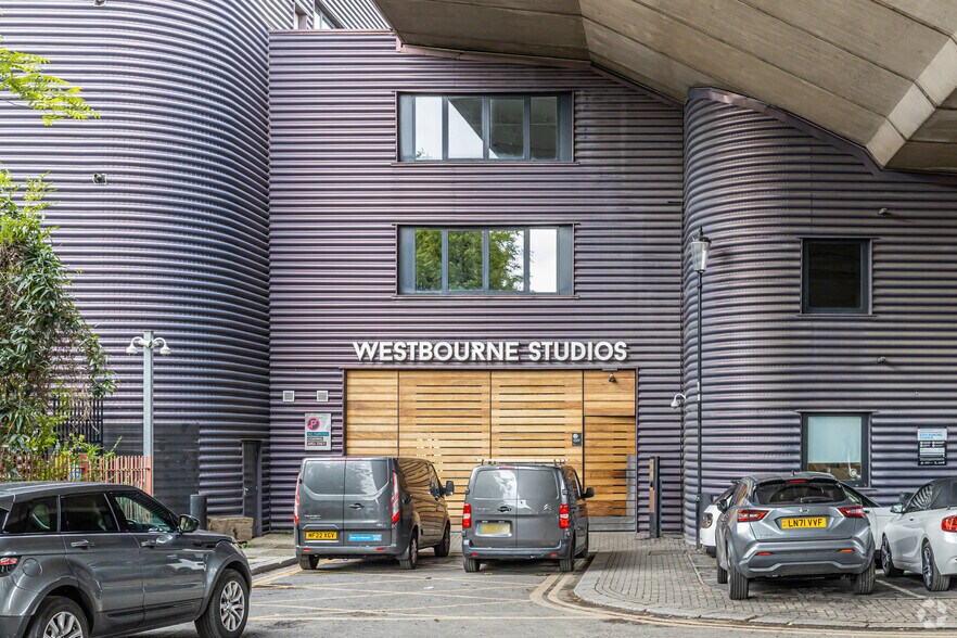 242 Acklam Rd, Londres à louer - Photo du bâtiment - Image 2 de 4