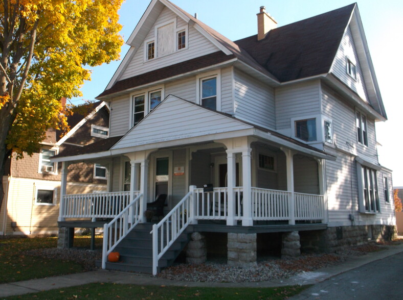 627 Amherst Ave, Oshkosh, WI à vendre - Photo principale - Image 1 de 1