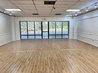 More details for 280 N Phelps Ave, Rockford, IL - Retail for Lease