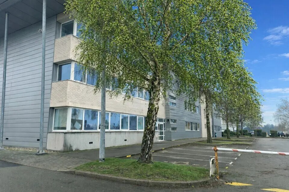 Office in Loos for lease Building Photo- Image 1 of 9