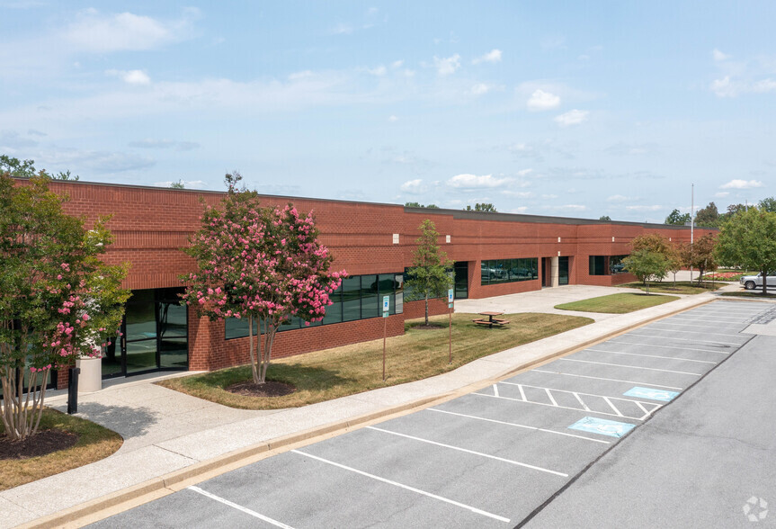 6992 Columbia Gateway Dr, Columbia, MD for lease - Primary Photo - Image 1 of 5