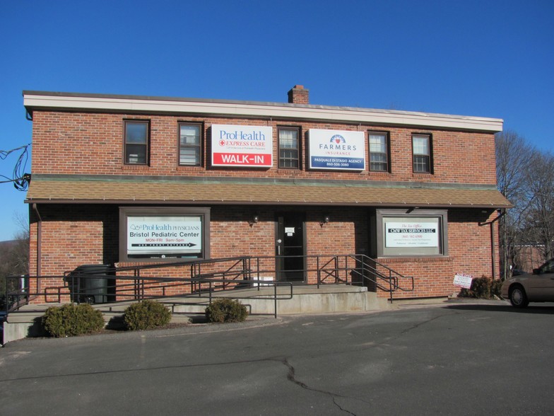 1001 Farmington Ave, Bristol, CT for lease - Building Photo - Image 2 of 38