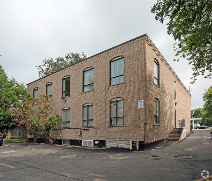 1057 Main St W, Hamilton, ON à louer - Photo du bâtiment - Image 3 de 4