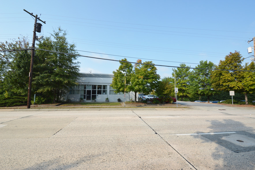 726 N Cherry St, Winston-Salem, NC for lease - Building Photo - Image 2 of 6