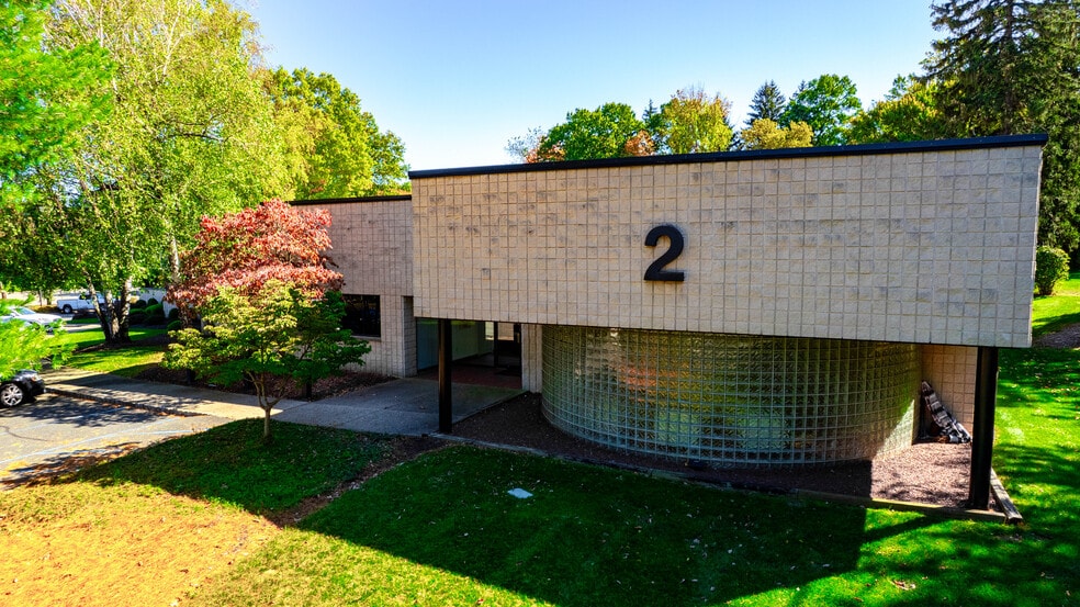 2 Stewart Ct, Denville, NJ à vendre - Photo du bâtiment - Image 3 de 12