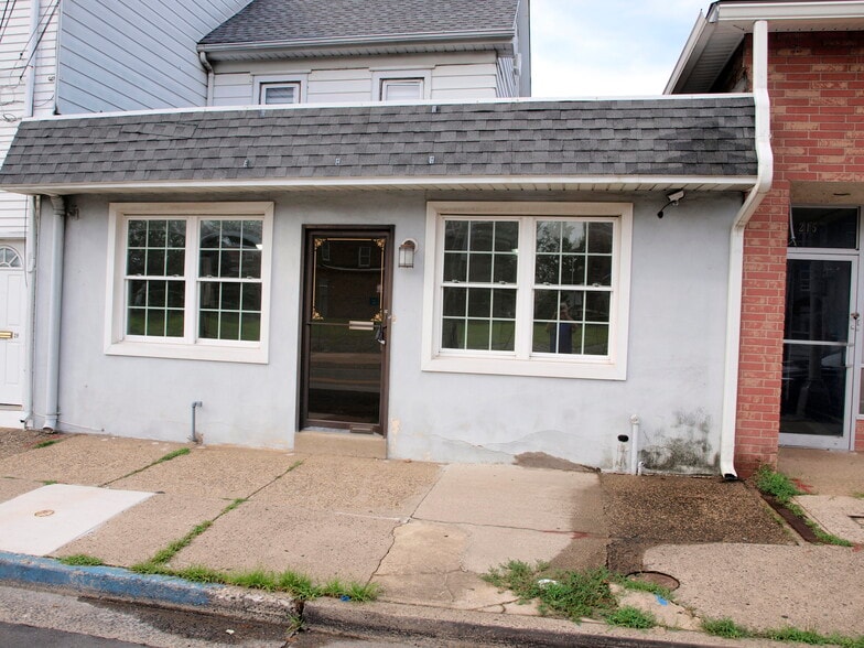 209 Bridgeboro St, Riverside, NJ for lease - Building Photo - Image 1 of 12