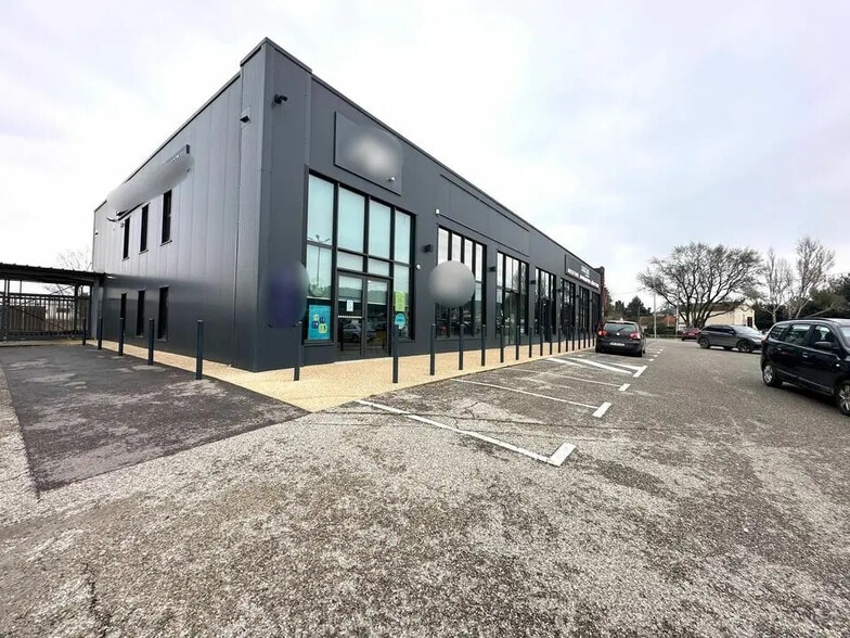 Retail in Châteaurenard for lease - Building Photo - Image 1 of 9