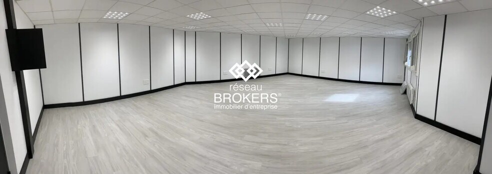 Office in Sassenage for sale - Interior Photo - Image 2 of 2