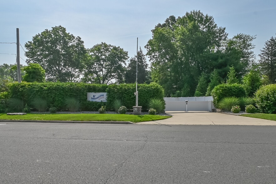 33 Bordentown Tpke, Jamesburg, NJ à vendre - Photo du bâtiment - Image 2 de 17