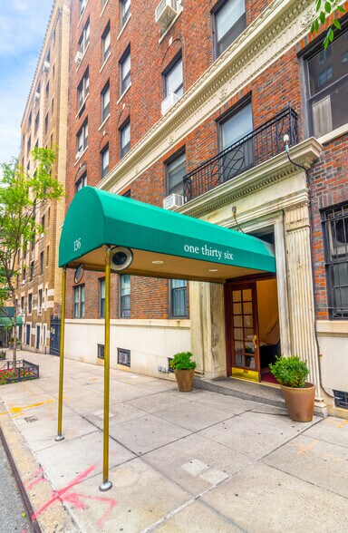 136 E 36th St, New York, NY à vendre - Photo du bâtiment - Image 1 de 12