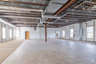 8780 Centreville Rd, Manassas, VA for lease Interior Photo- Image 2 of 6