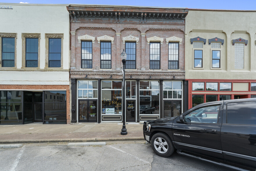 204 W Main St, Denison, TX for sale - Building Photo - Image 1 of 1