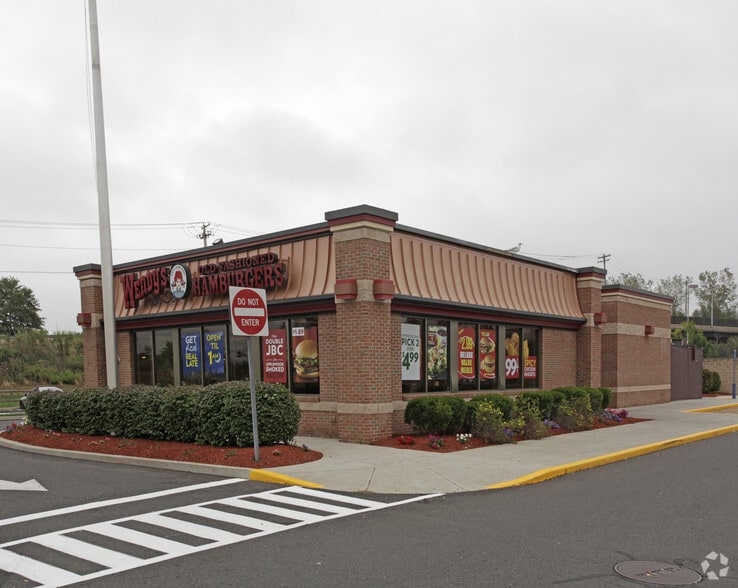 160 Universal Dr N, North Haven, CT for lease - Primary Photo - Image 1 of 3