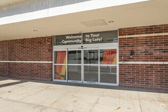 6235-6245 Wilson Mills Rd, Highland Heights, OH for lease Building Photo- Image 2 of 10