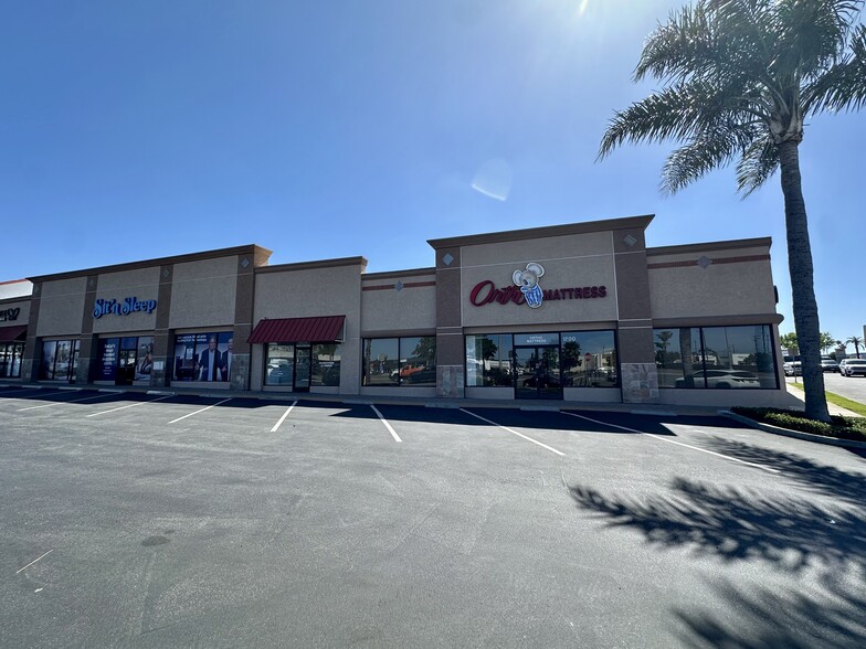 1700-1712 Newport Blvd, Costa Mesa, CA à louer - Photo du bâtiment - Image 2 de 14
