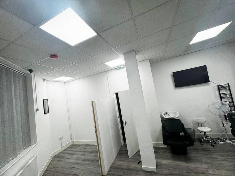140-146 Dock Rd, Tilbury for lease - Interior Photo - Image 3 of 5