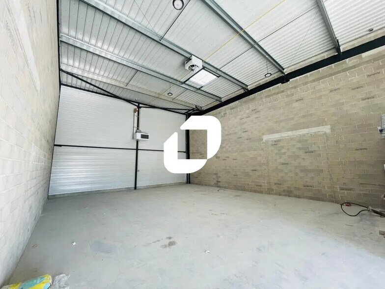 Office in Savigny-le-Temple for lease - Building Photo - Image 3 of 11