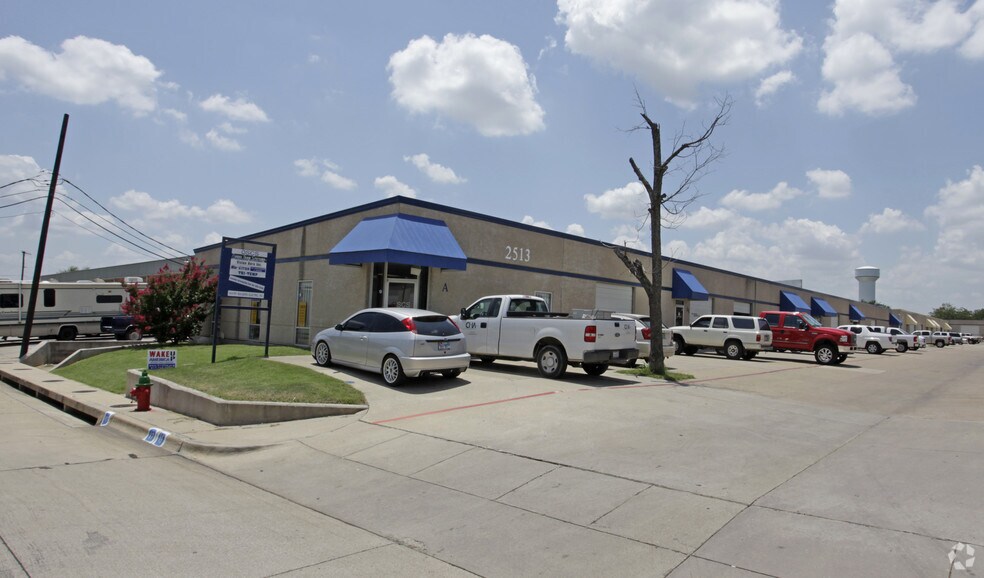 2513 Weaver St, Haltom City, TX à louer - Photo du bâtiment - Image 2 de 6