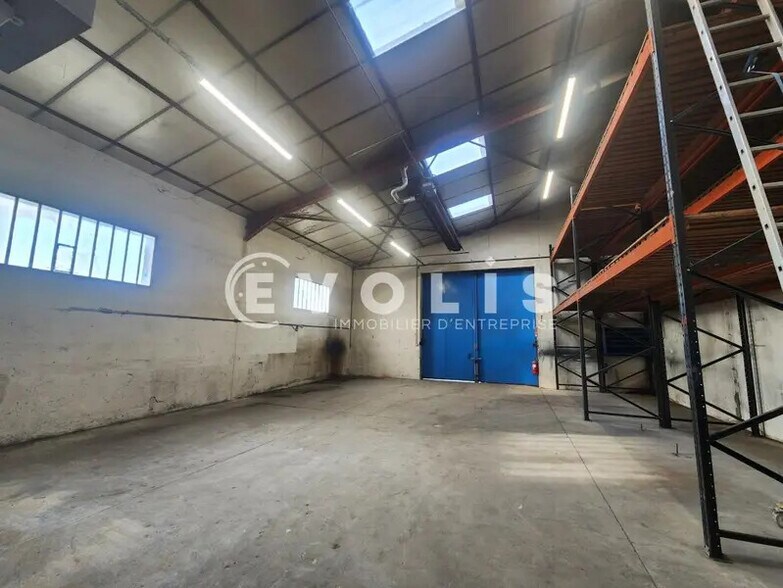 Office in Bourgoin-Jallieu for lease - Interior Photo - Image 2 of 21