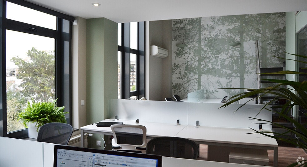 Calle Manuel Pombo Angulo, 10-12, Madrid, Madrid for lease - Interior Photo - Image 1 of 1