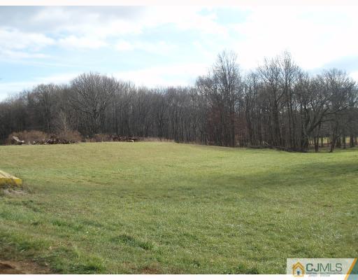 517 Spotswood Englishtown Rd, Monroe Township, NJ à vendre - Photo du bâtiment - Image 2 de 3