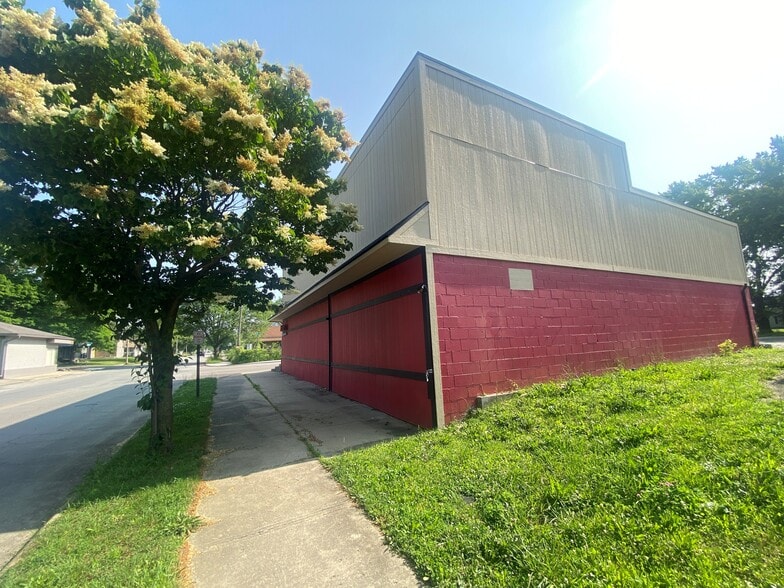 1610 Arrow Ave, Anderson, IN for sale - Building Photo - Image 3 of 4