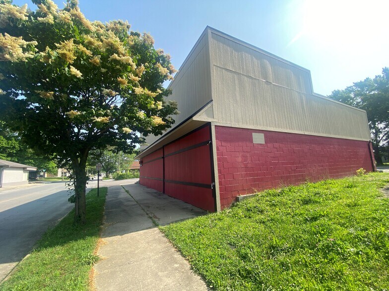 1610 Arrow Ave, Anderson, IN à vendre - Photo du bâtiment - Image 3 de 4