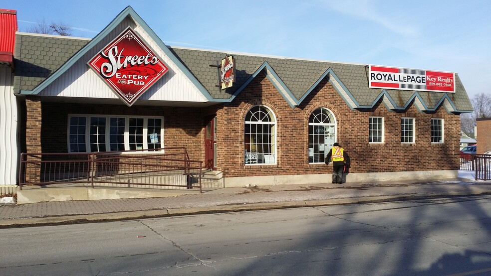 4124 Petrolia Line, Petrolia, ON for sale - Primary Photo - Image 1 of 1