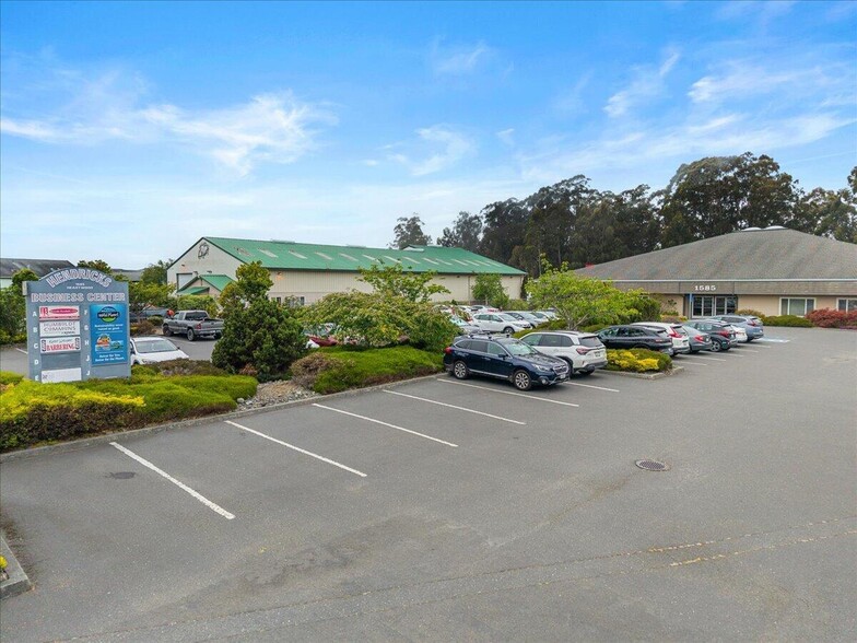 1585 Heartwood Dr, Mckinleyville, CA for sale - Building Photo - Image 2 of 5