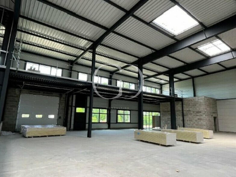 25 Route De Lyon, Saint-Priest for lease - Interior Photo - Image 2 of 6