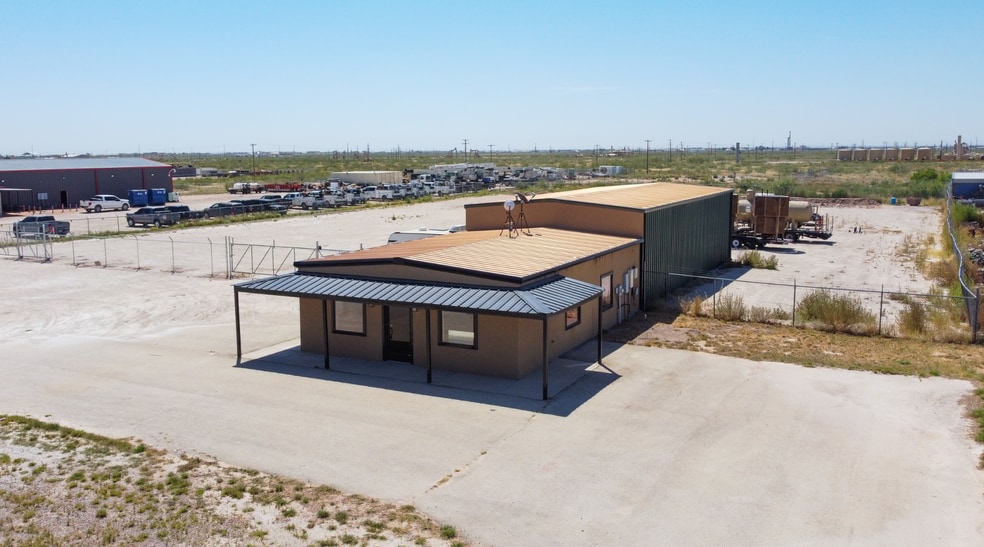 12301 W County Road 100, Midland, TX à vendre - Photo du bâtiment - Image 2 de 43