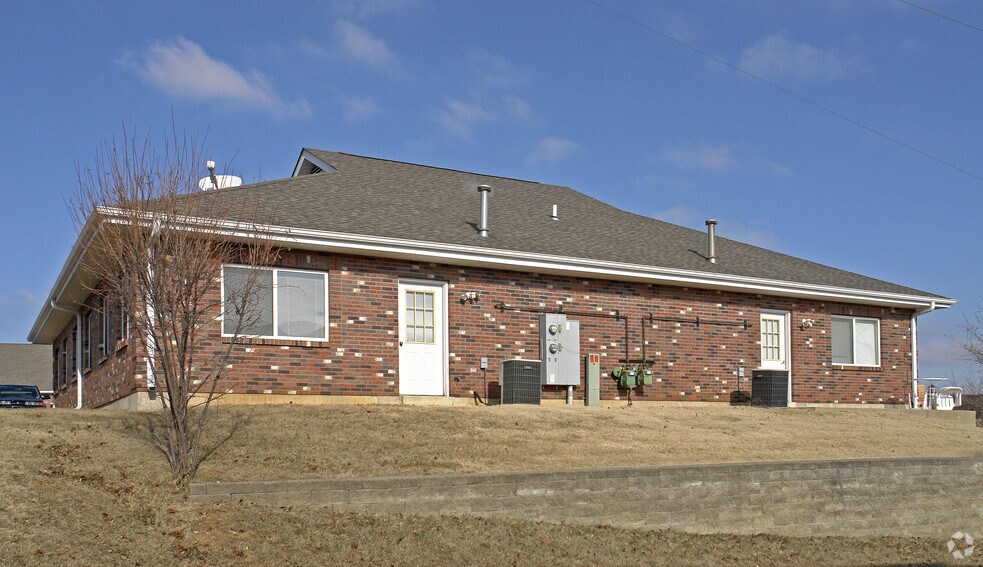 20-22 Portwest Ct, Saint Charles, MO à louer - Photo du bâtiment - Image 2 de 2