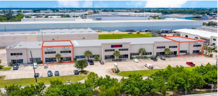 5821 W Sam Houston Pky N, Houston, TX à louer - Photo du bâtiment - Image 1 de 6