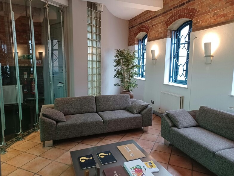 22 Russell St, Windsor à louer - Photo du bâtiment - Image 2 de 10