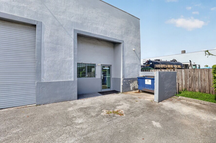 2202-2204 W 78th St, Hialeah, FL à vendre - Photo du bâtiment - Image 3 de 52
