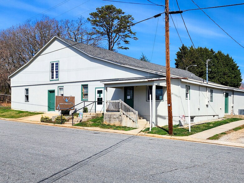 106 Center St, Gretna, VA à louer - Photo principale - Image 1 de 11