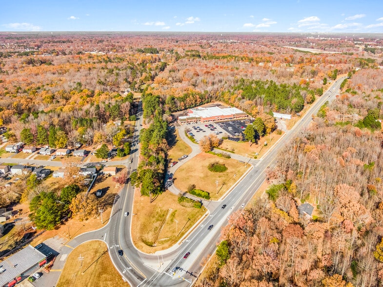 15700-15702 Jefferson Davis Hwy, Colonial Heights, VA for sale - Building Photo - Image 3 of 5