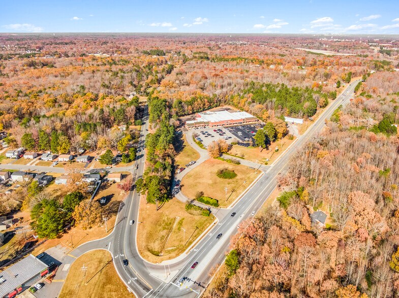 15700-15702 Jefferson Davis Hwy, Colonial Heights, VA à vendre - Photo du bâtiment - Image 3 de 5