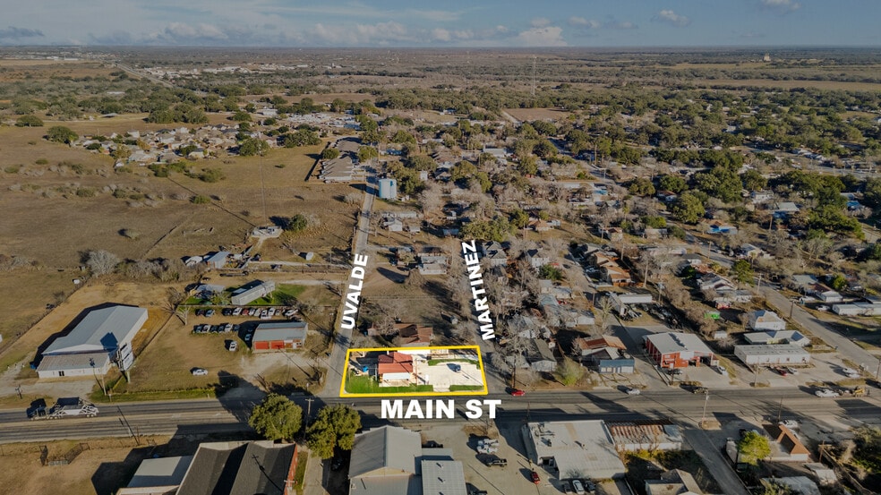 1710 Second St, Pleasanton, TX à louer - Aérien - Image 3 de 42