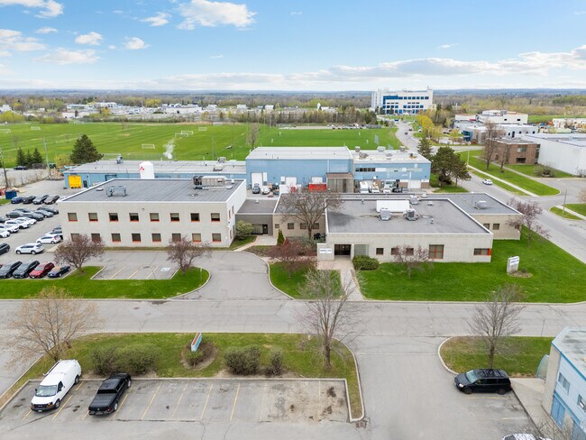 Plus de détails pour 1011 Polytek St, Ottawa, ON - Flex à vendre