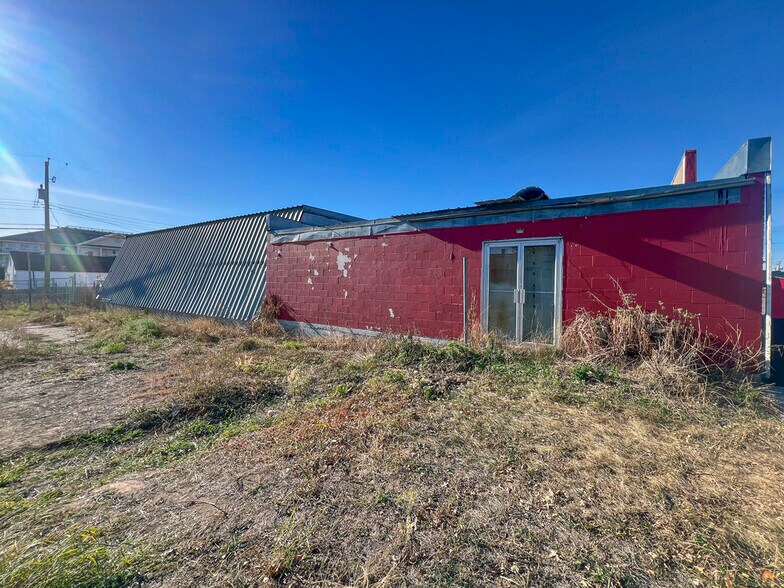 Building and Vacant Lot in Stony Plain portefeuille de 2 propriétés à vendre sur LoopNet.ca - Photo du bâtiment - Image 3 de 4