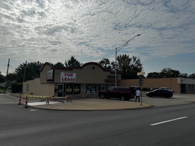 19294 Kelly Rd, Harper Woods, MI for lease Building Photo- Image 1 of 8