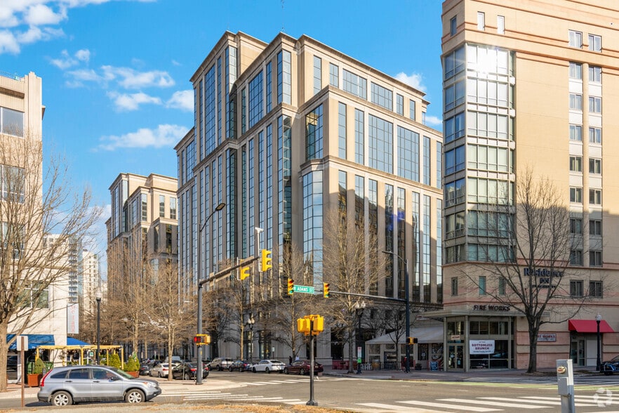 2300 Clarendon Blvd, Arlington, VA for lease - Building Photo - Image 1 of 20