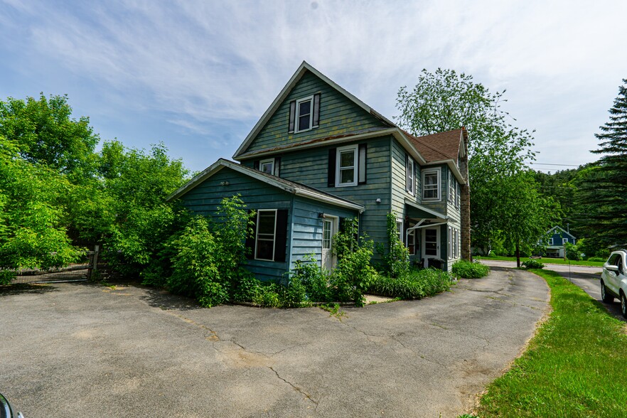 16 Broad Ln, Au Sable Forks, NY à vendre - Photo du bâtiment - Image 3 de 13